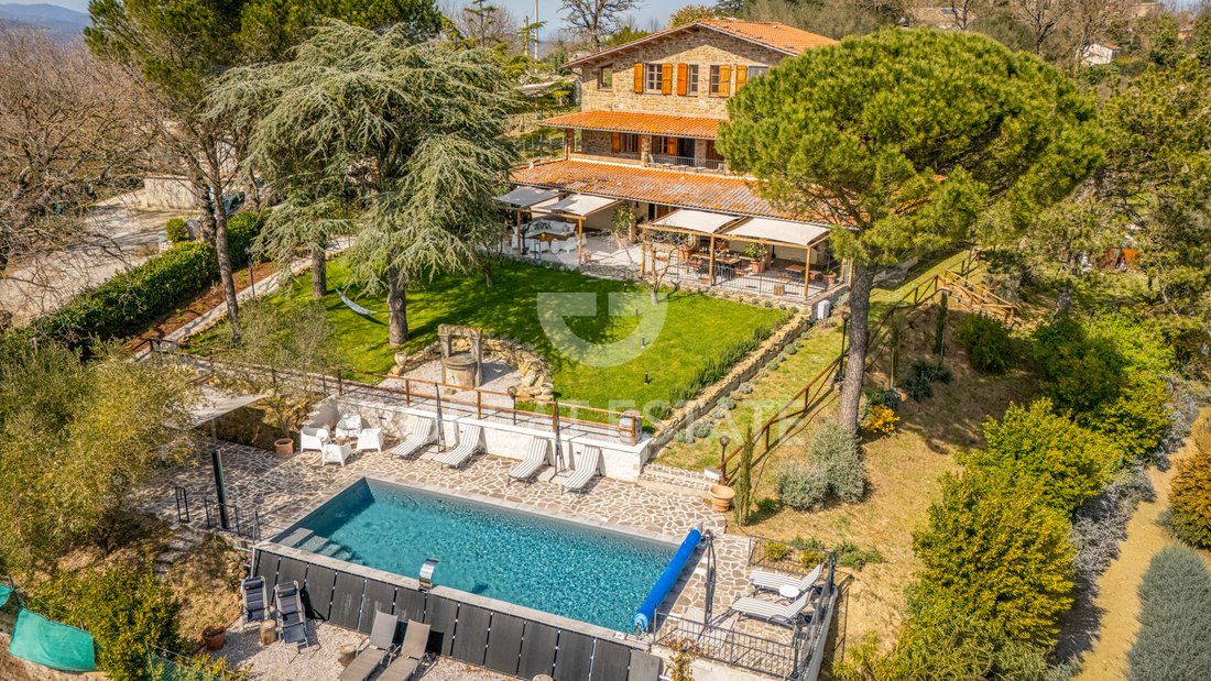 Estate in Umbertide, Umbria, Italy 1 - 17612467