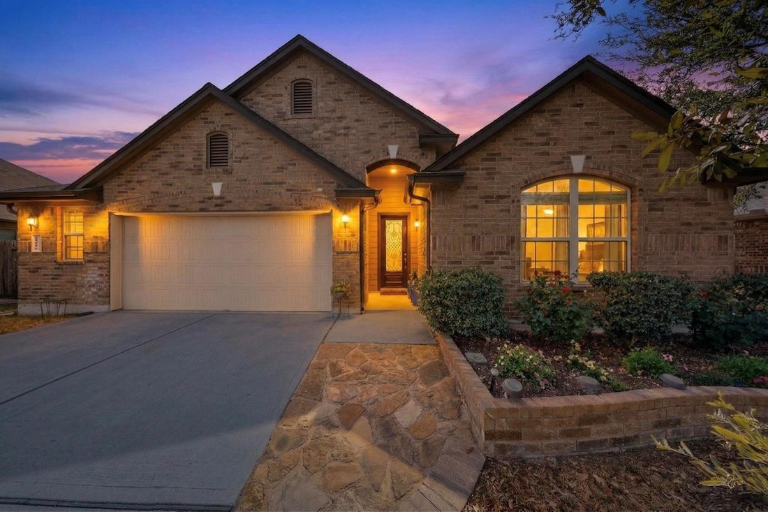 House in Buda, Texas, United States 1 - 17611093