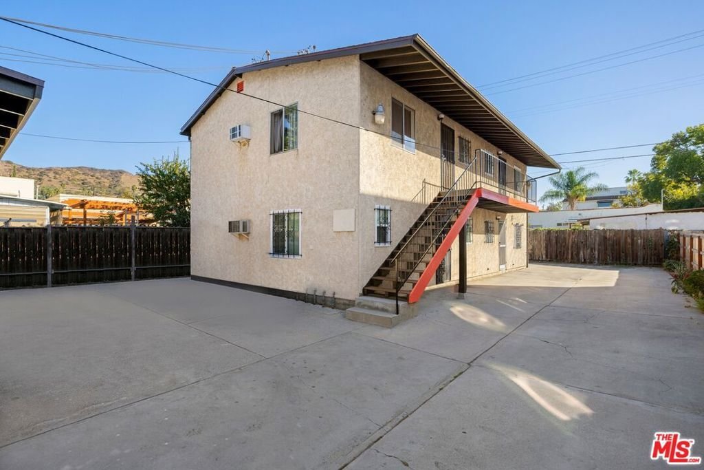 Los Angeles, California, United States 2 - 17606489
