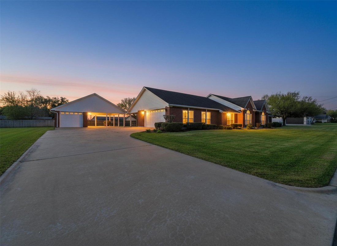House in Shiner, Texas, United States 3 - 17609006