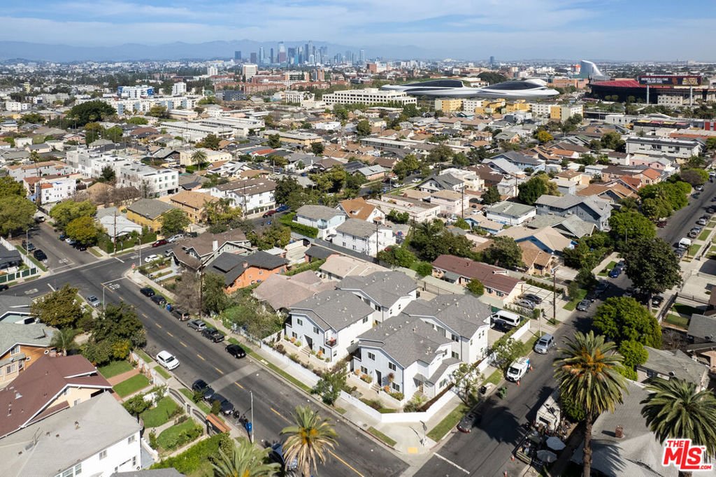 Los Angeles, California, United States 4 - 17606643