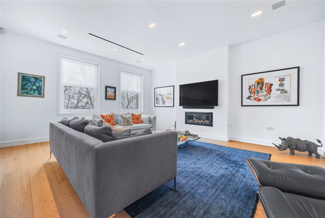 Apartment in Swiss Cottage, Camden, England 3 - 17602052