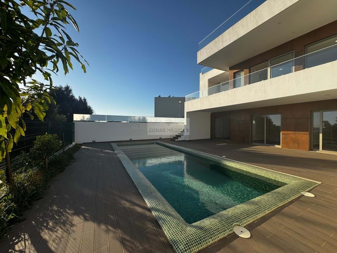 Villa in Mexilhoeira Grande, Algarve, Portugal 5 - 17611568