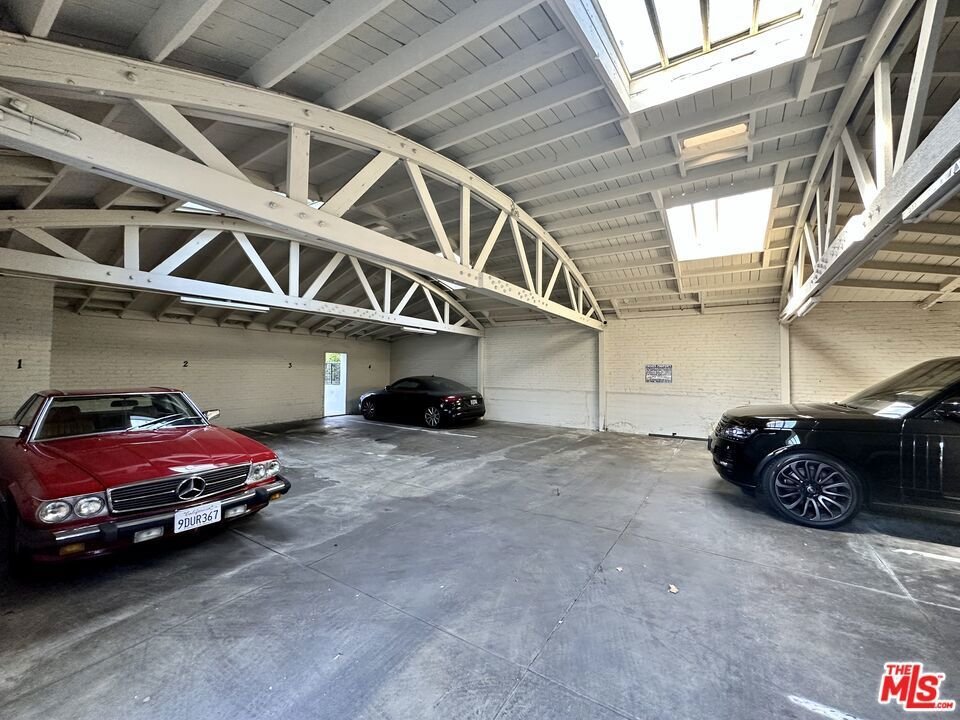 Los Angeles, California, United States 5 - 17606030