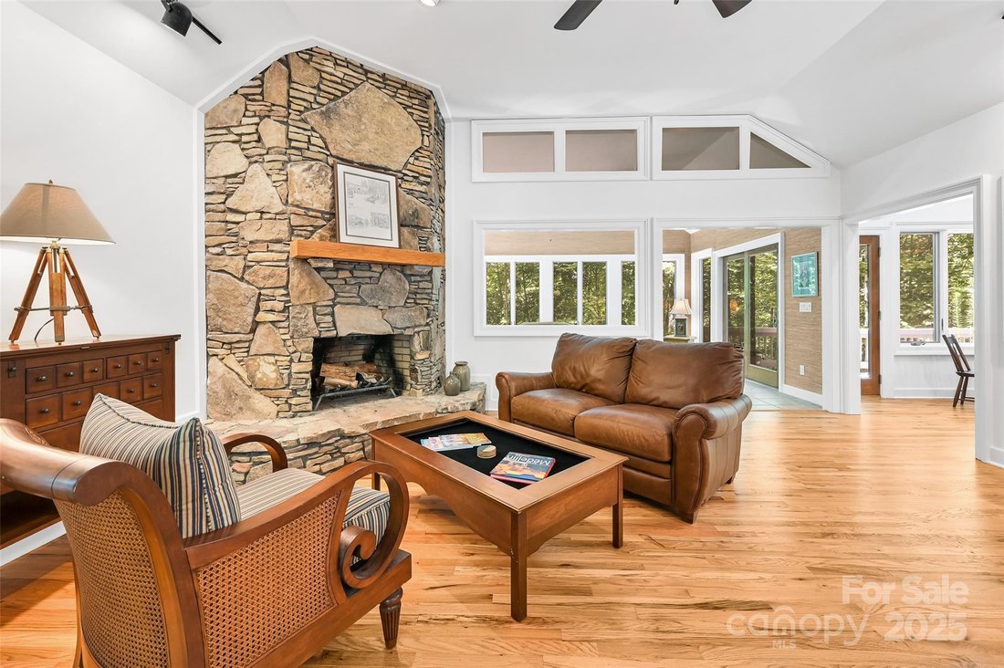 House in Laurel Park, North Carolina, United States 3 - 17598682