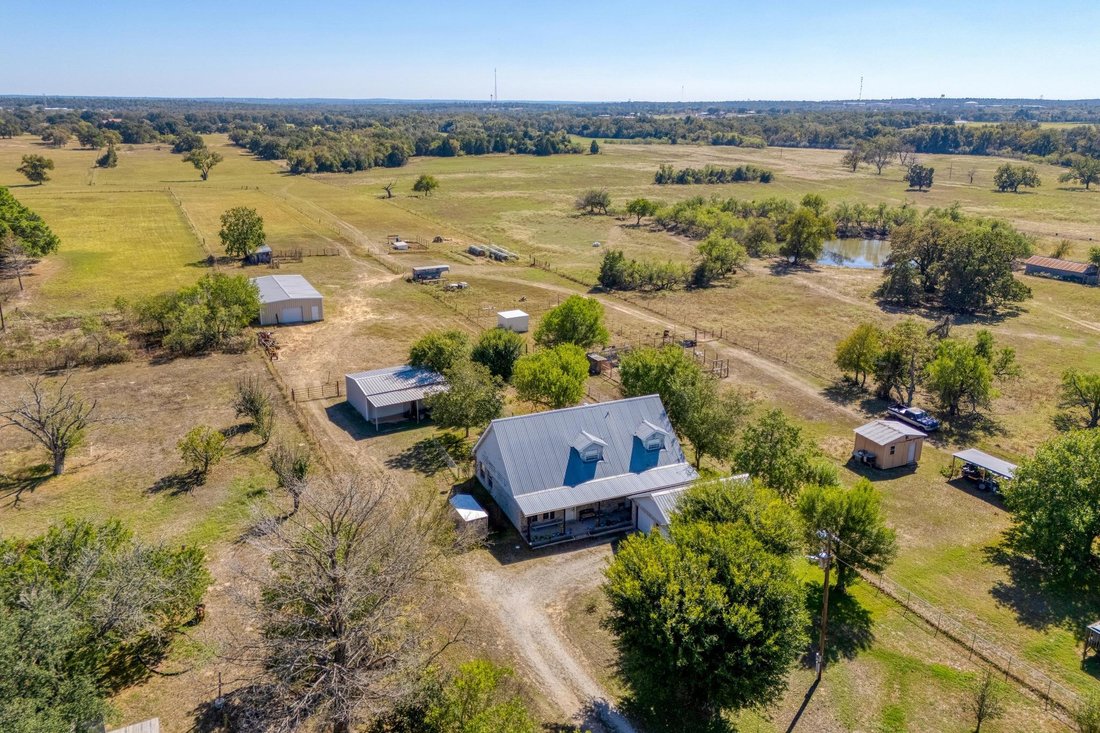 House in Elgin, Texas, United States 1 - 17611249