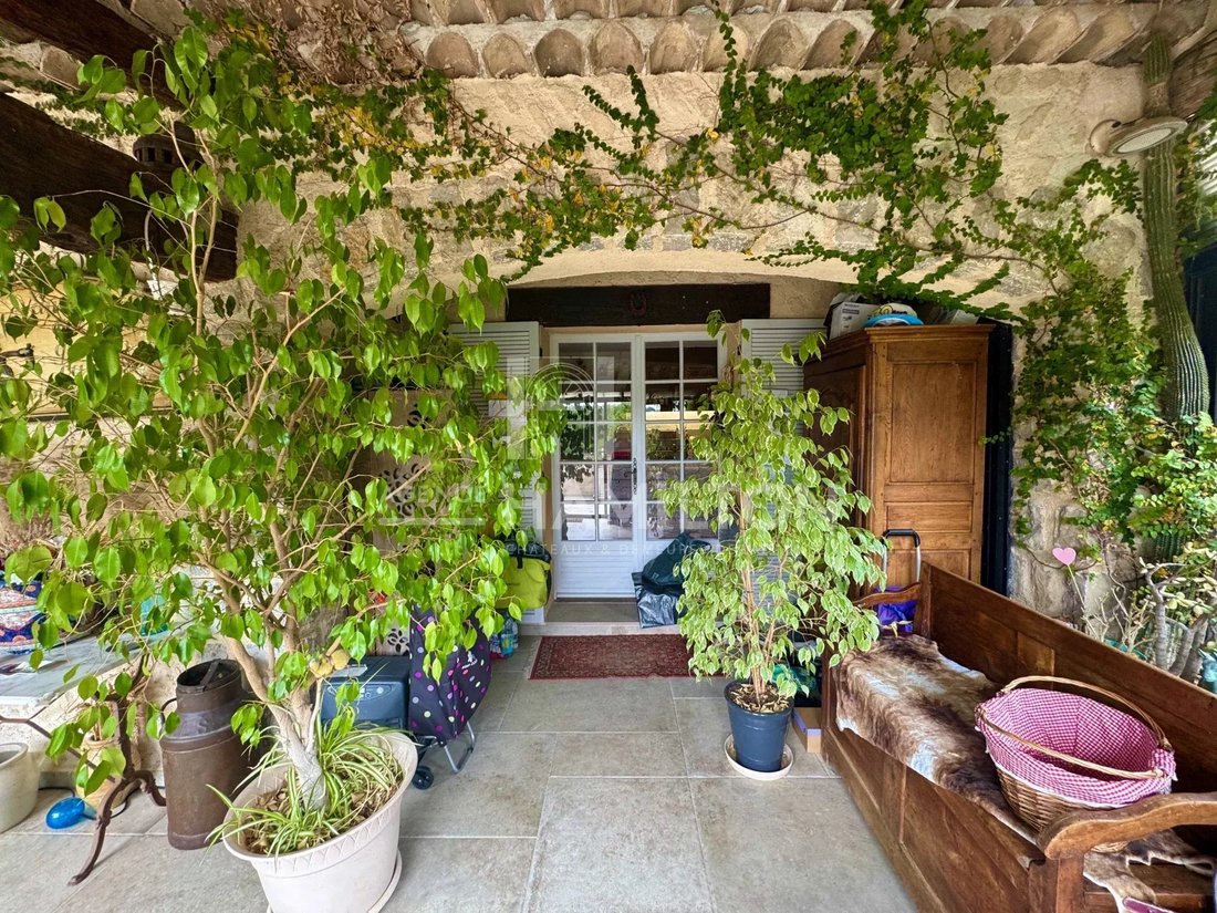 House in Châteauneuf-Grasse, Provence-Alpes-Côte d'Azur, France 2 - 17602531