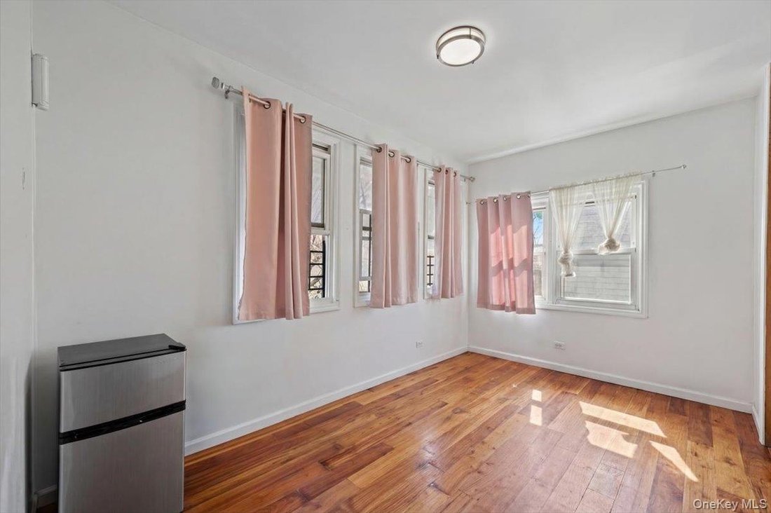 Yonkers, New York, United States 4 - 17601140