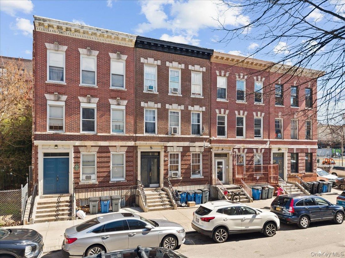 Yonkers, New York, United States 1 - 17601140