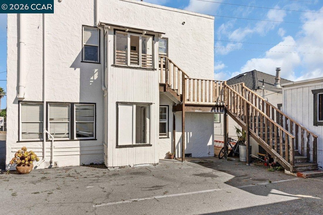 Monterey, California, United States 5 - 17600531