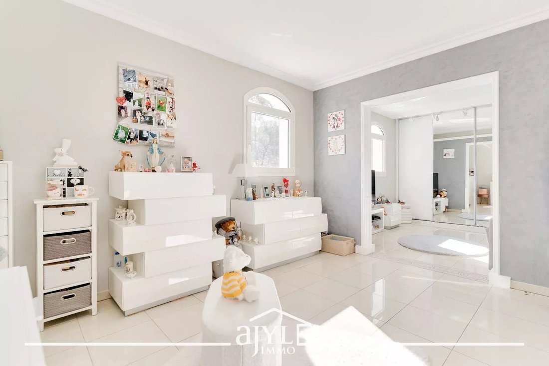 Estate in Gémenos, Provence-Alpes-Côte d'Azur, France 4 - 17602437