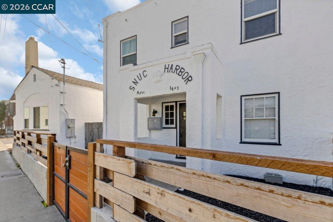 Monterey, California, United States 3 - 17600531