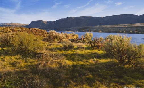 Land in Malaga, Washington, United States 1