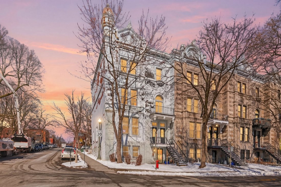 Apartment in Westmount, Quebec, Canada 1 - 17602273