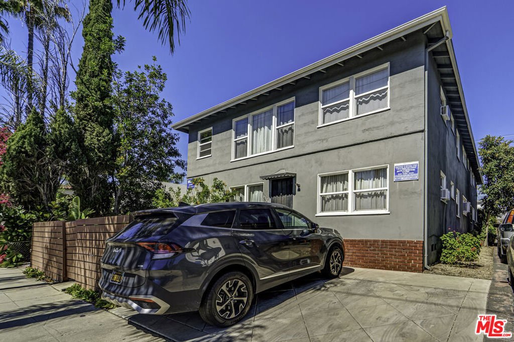 Los Angeles, California, United States 3 - 17606059