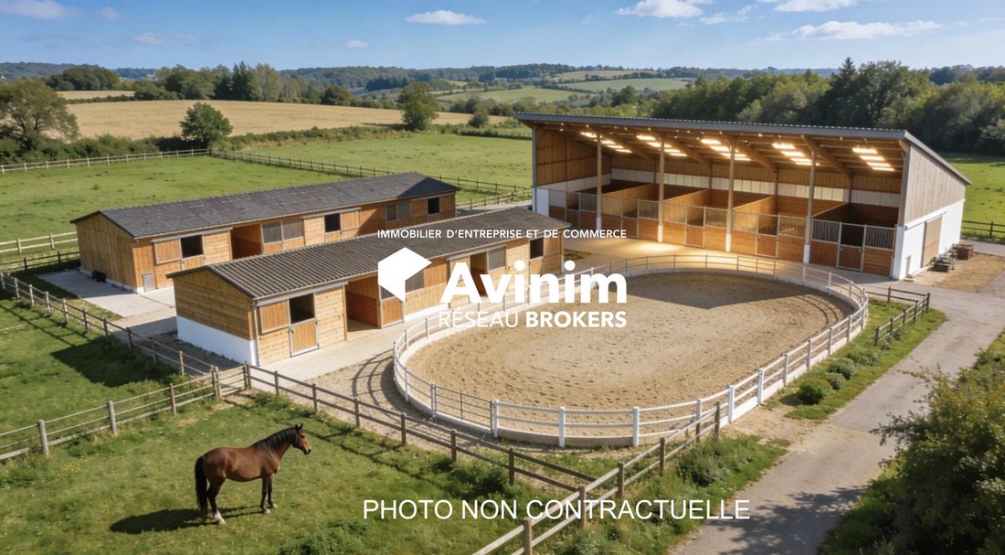 Farm Ranch in Magny-en-Vexin, Ile-de-France, France 1 - 16817886