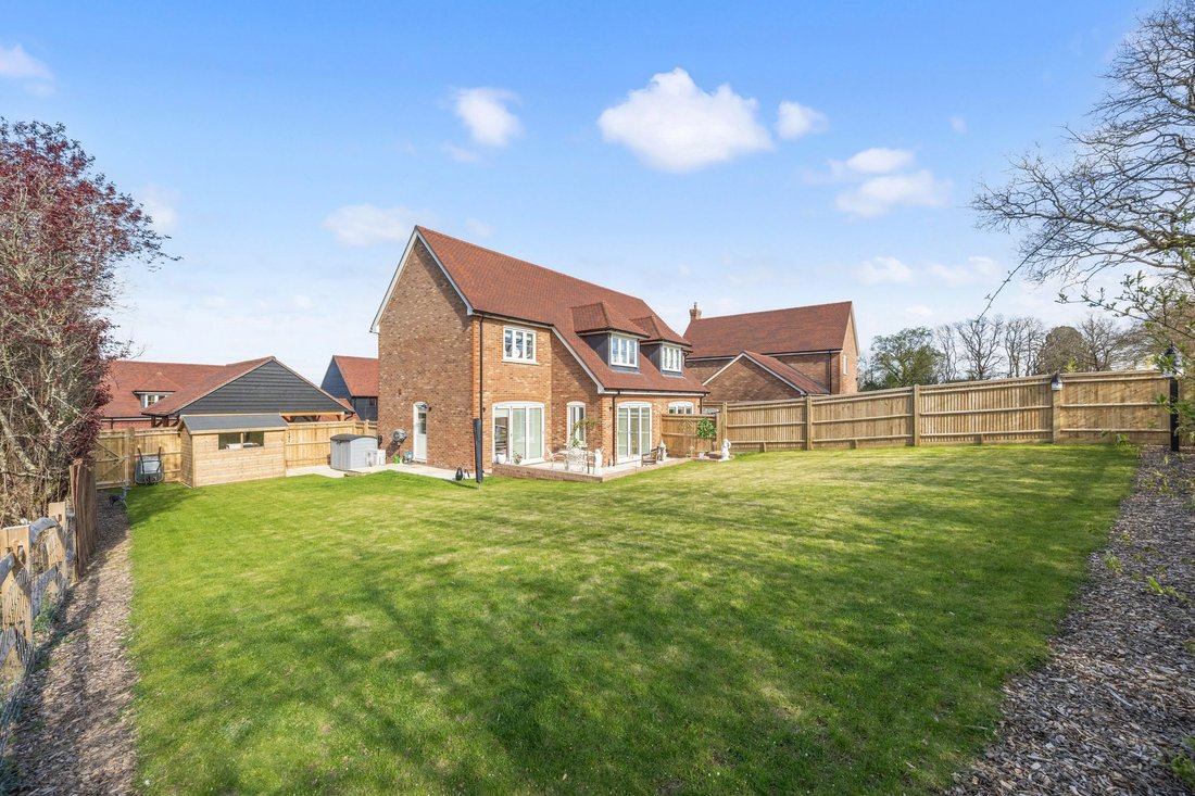 House in Wisborough Green, England 1 - 17602135