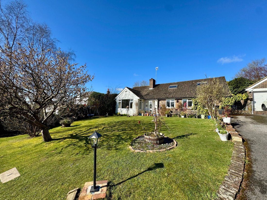 House in Bolney, England 5 - 17602083