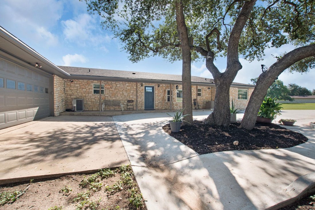 House in Buchanan Dam, Texas, United States 5 - 17611407