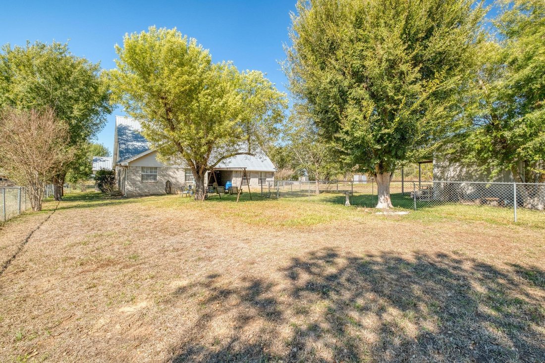 House in Elgin, Texas, United States 2 - 17611249