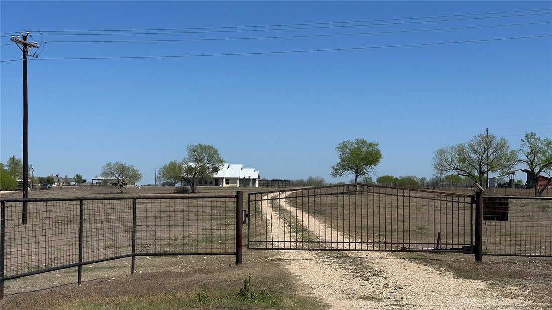 House in Martindale, Texas, United States 5 - 17609947