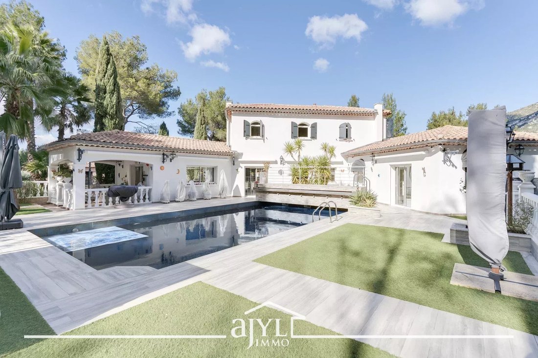 Estate in Gémenos, Provence-Alpes-Côte d'Azur, France 1 - 17602437