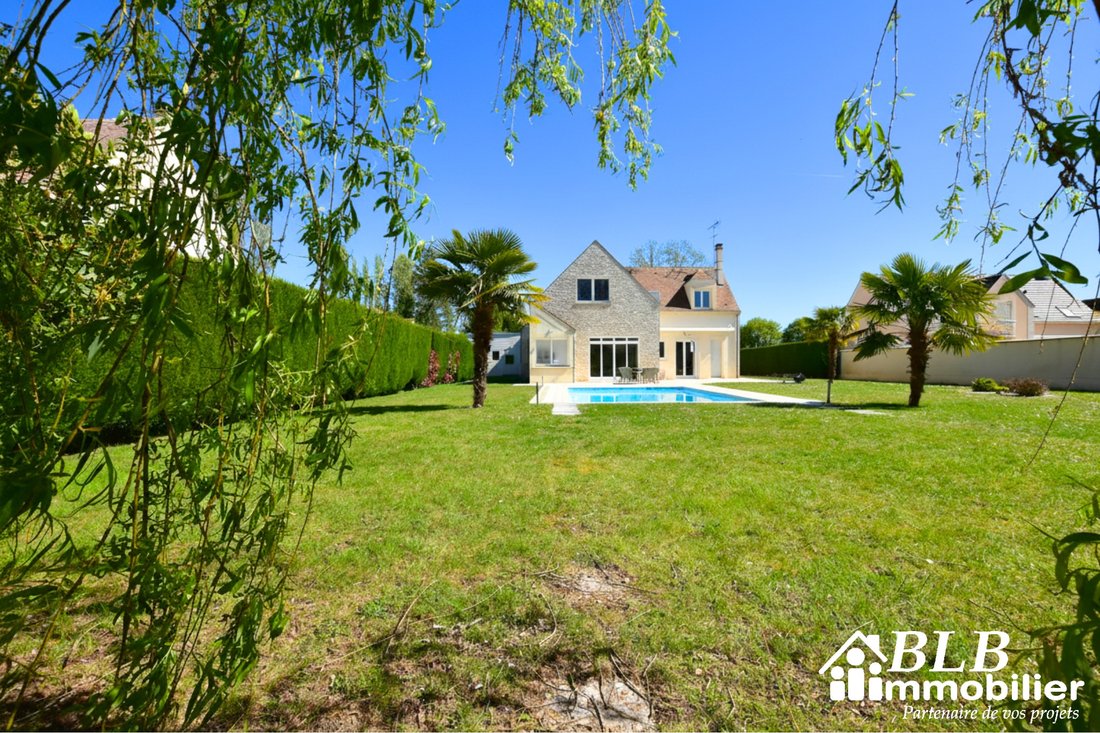 House in Les Essarts-le-Roi, Ile-de-France, France 1 - 17612258