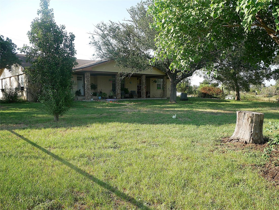 House in Giddings, Texas, United States 2 - 17610986