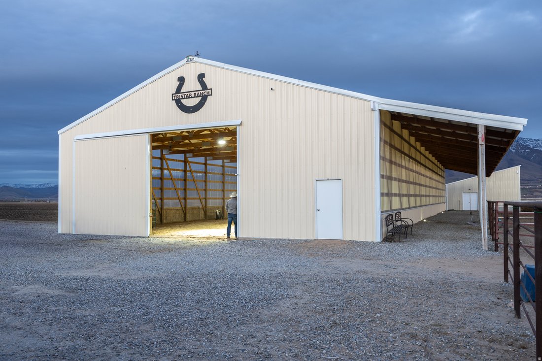 House in Cove, Utah, United States 1 - 17601544