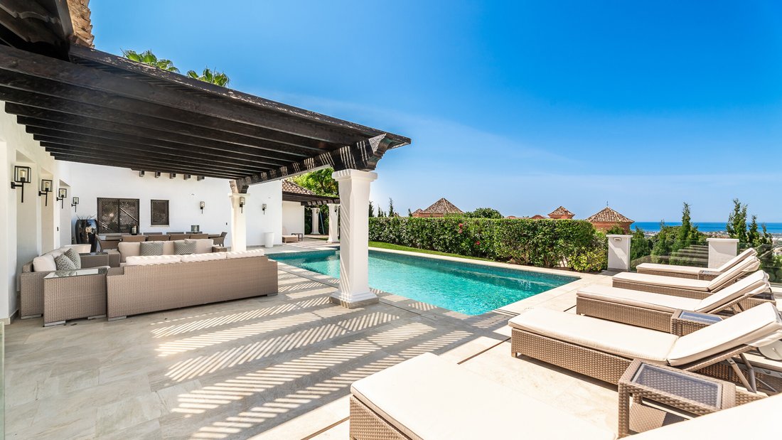 Villa in La Quinta, Benahavis, Andalusia 1 - 15841746
