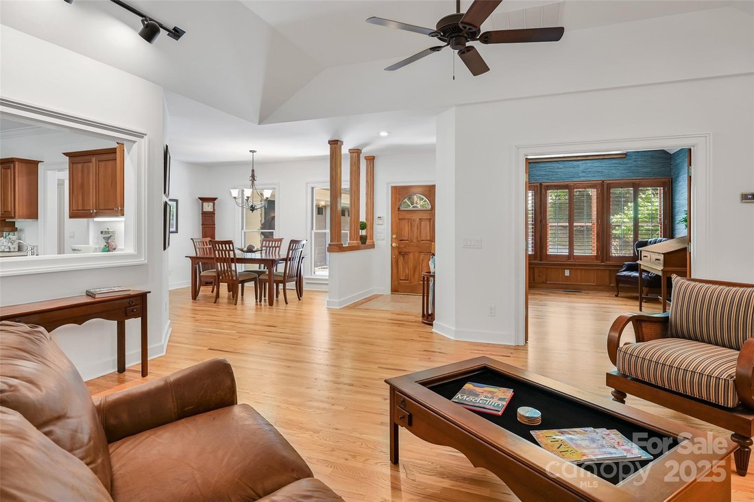 House in Laurel Park, North Carolina, United States 5 - 17598682