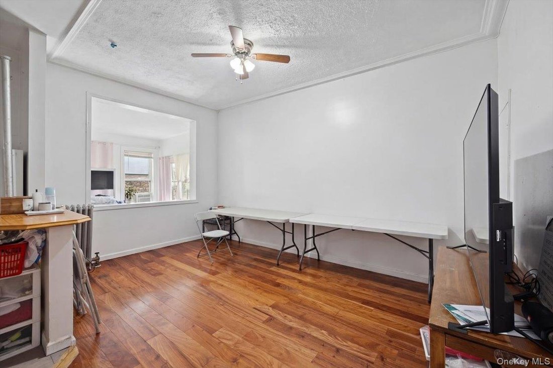 Yonkers, New York, United States 3 - 17601140