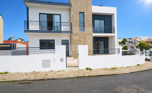 House in Laranjeiro e Feijo, Setubal, Portugal 1