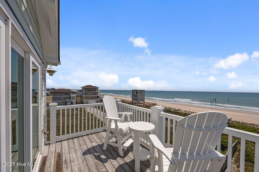 House in North Topsail Beach, North Carolina, United States 5 - 17606382