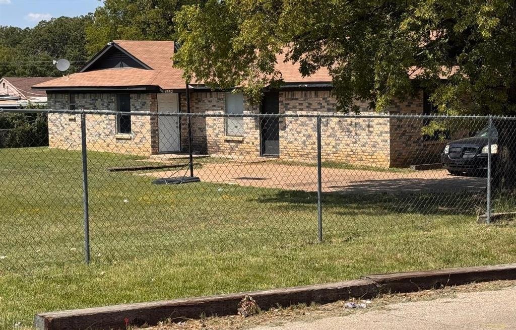 House in Forest Hill, Texas, United States 2 - 17610240