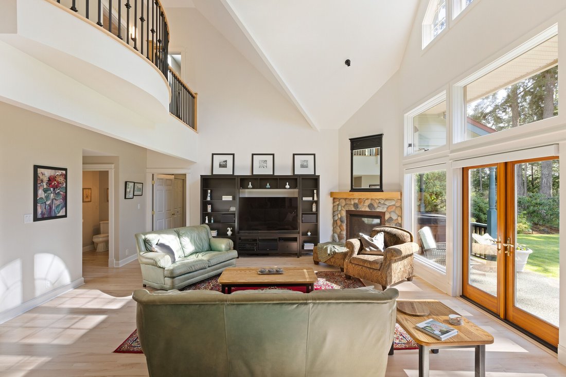 House in Brentwood Bay, British Columbia, Canada 4 - 17603226