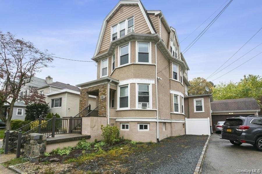 Bronxville, New York, United States 2 - 17601122