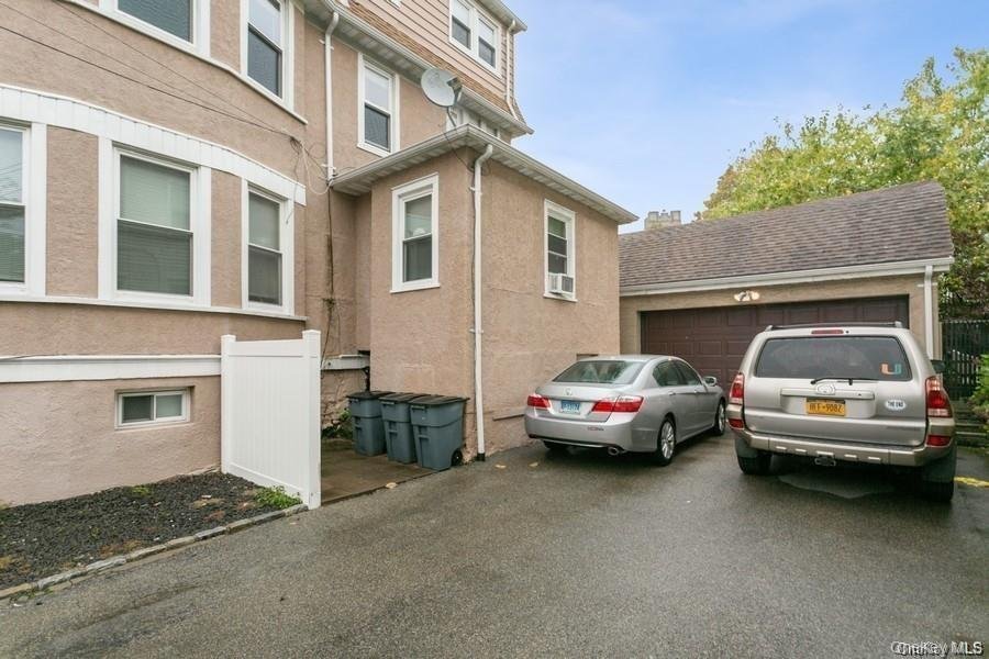 Bronxville, New York, United States 3 - 17601122