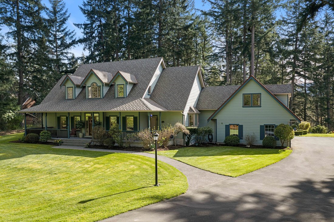 House in Brentwood Bay, British Columbia, Canada 2 - 17603226