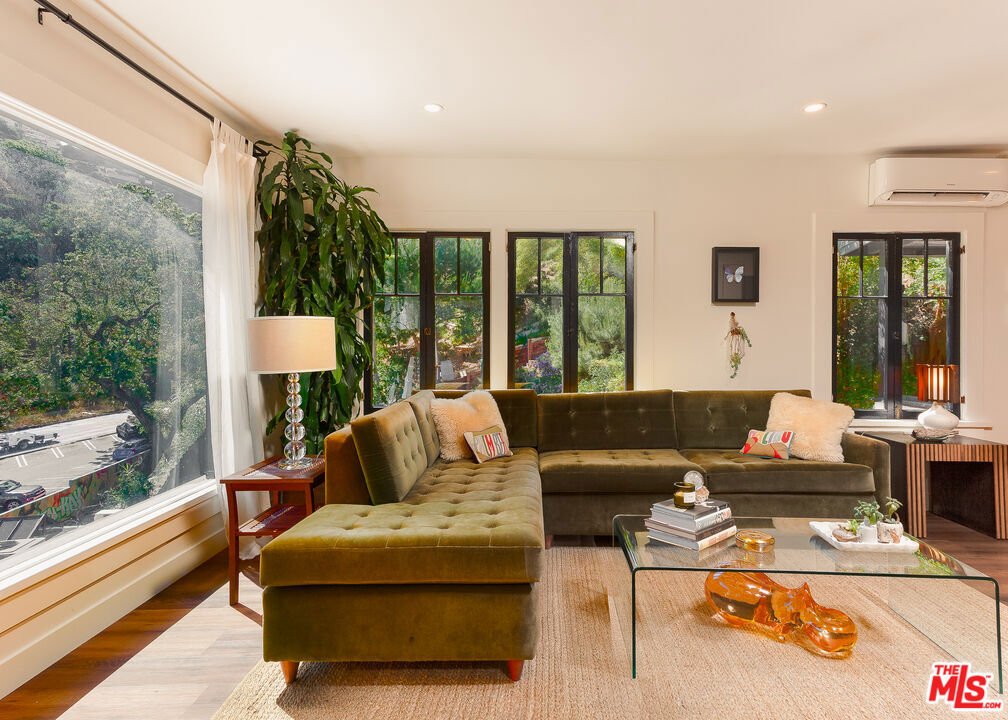 Los Angeles, California, United States 4 - 17605920