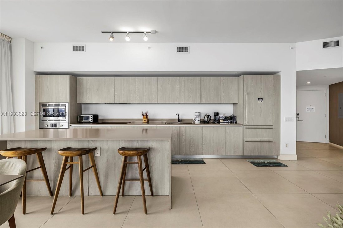 Condo in Hallandale Beach, Florida, United States 4 - 17613379