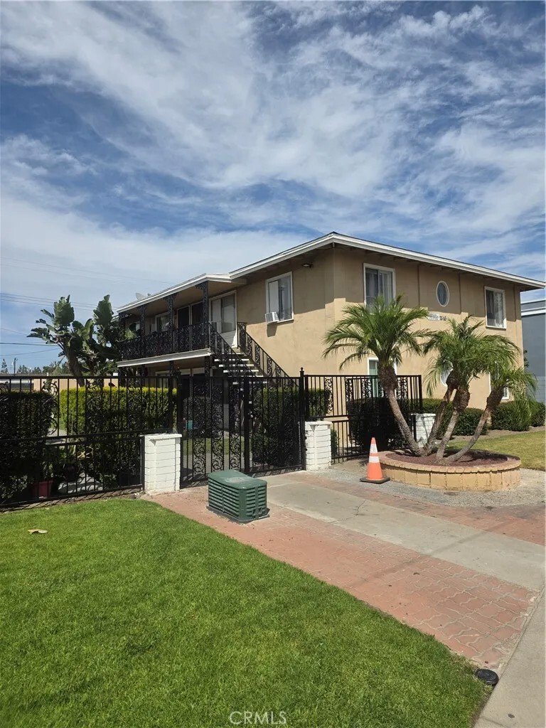 Buena Park, California, United States 2 - 16517478