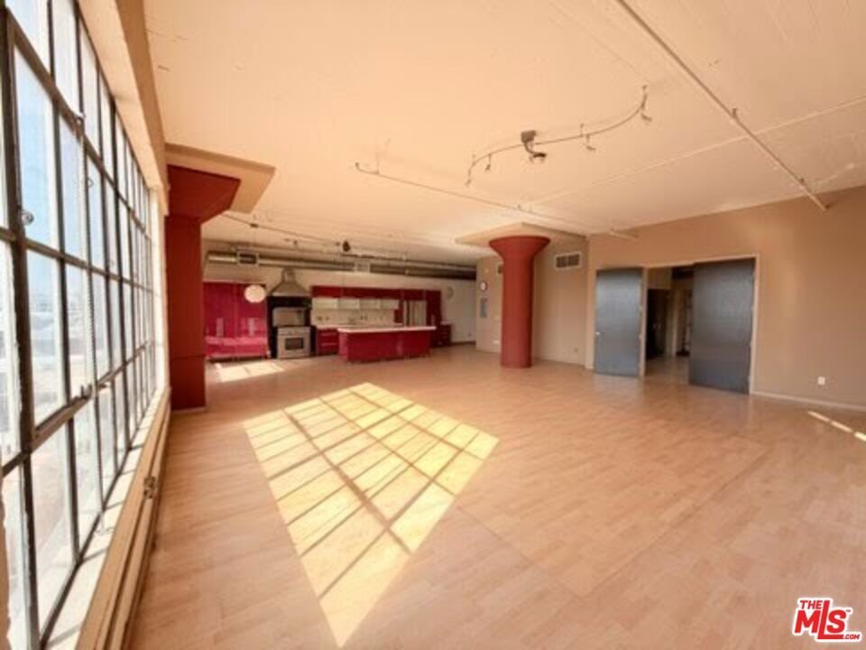 Condo in Los Angeles, California, United States 5 - 16687846