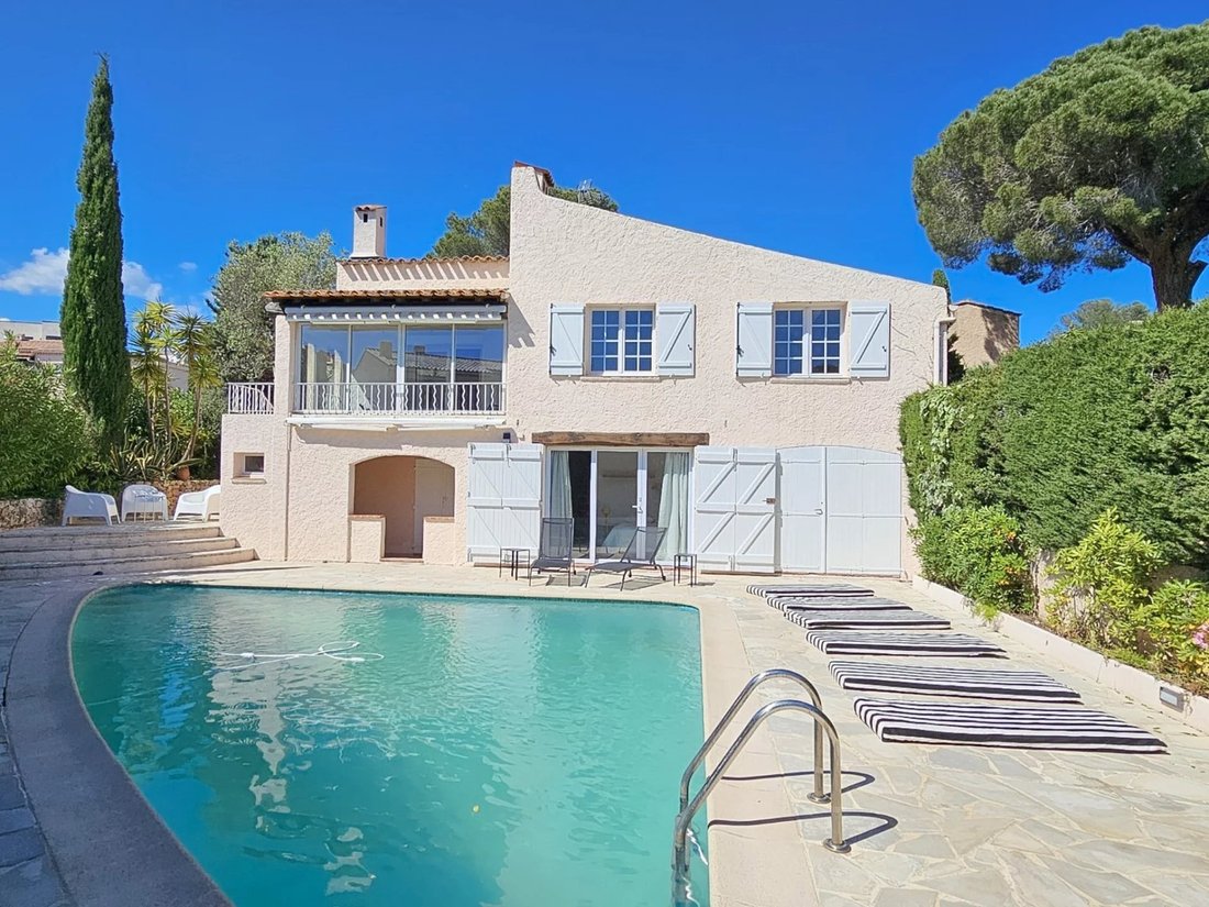 Villa in Plateau Notre Dame Sud-Bord de mer-Beaurivage, Saint-Raphaël, France 1 - 17602410