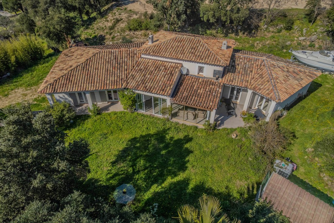 Villa in Le Plan-de-la-Tour, Provence-Alpes-Côte d'Azur, France 1 - 17602111