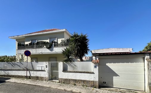 House in Alges, Lisbon, Portugal 1