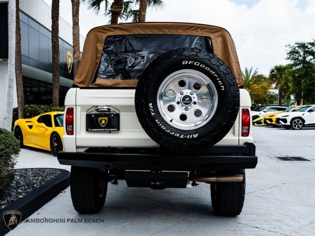 Suv in Palm Beach, FL, United States 5 - 17599094