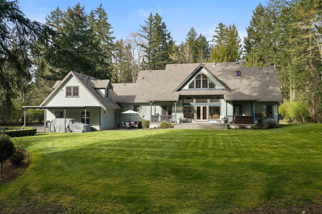 House in Brentwood Bay, British Columbia, Canada 1 - 17603226