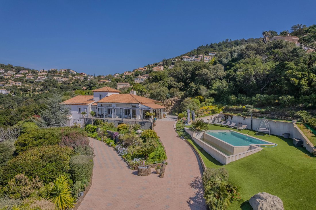 Villa in Les Issambres, Roquebrune-sur-Argens, France 1 - 17602146