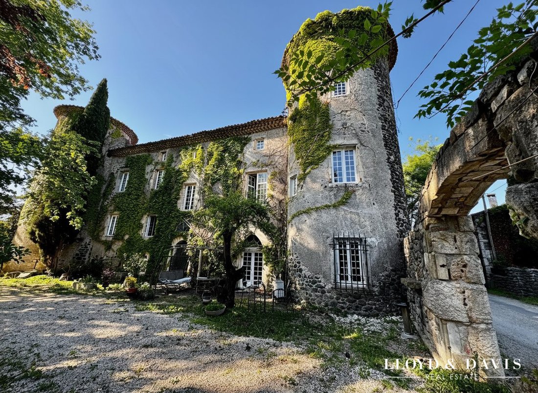 Chateau in Chomerac, Auvergne-Rhône-Alpes, France 5 - 17615149